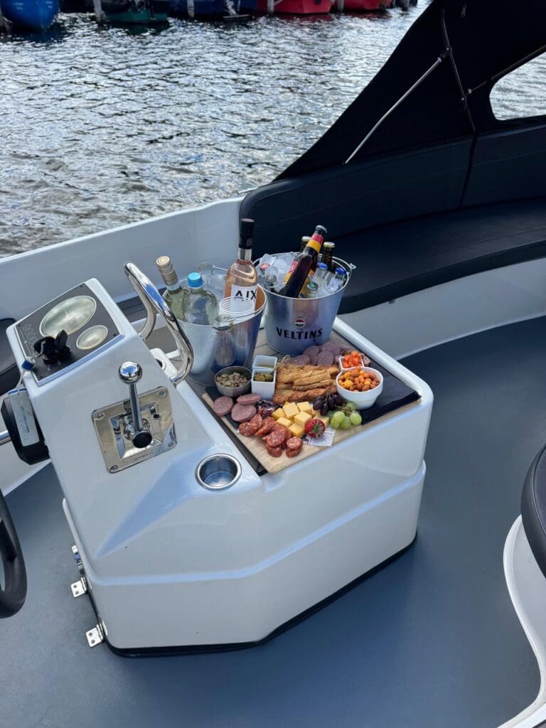 Borrel aan boord Large